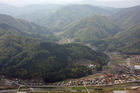 芸備線を神ノ倉山（神乃倉山）から俯瞰（ふかん）撮影１