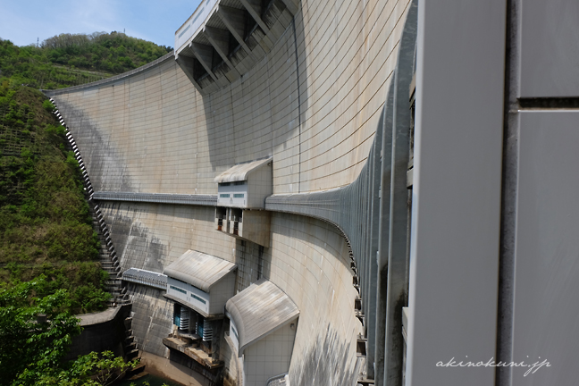 温井ダム 中位標高放流設備にいくことができる通路の高さ