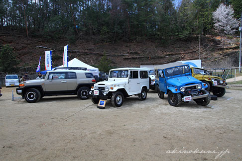 2011年 車輪村 ランドクルーザーがいっぱい