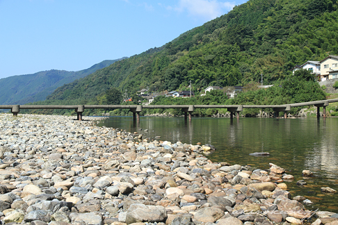 錦川にかかる沈下橋 守内橋