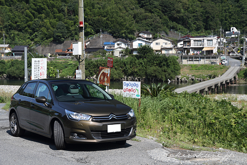 錦川にかかる沈下橋 守内橋とC4