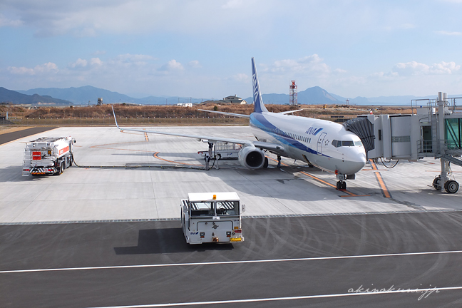 岩国錦帯橋空港に到着したANA B-737