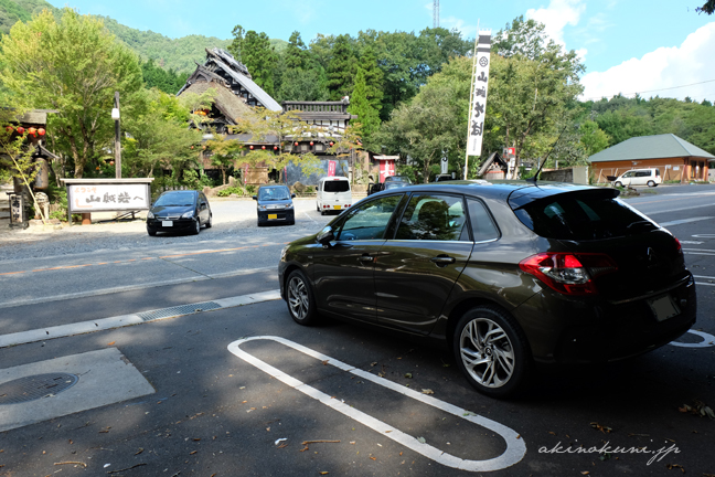 山賊錦町店駐車場にとまるC4