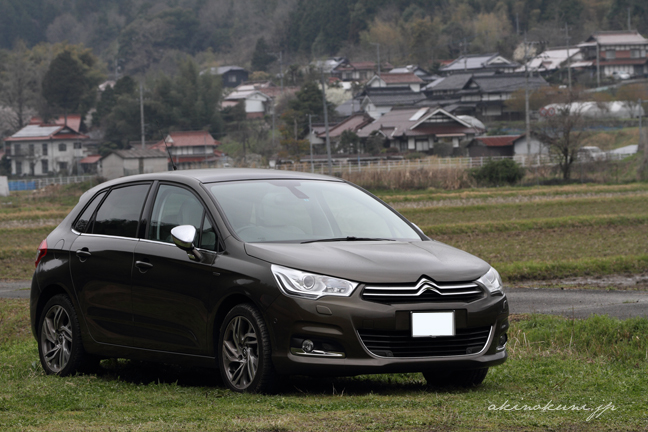 かたくりの里の駐車場にあるシトロエンC4