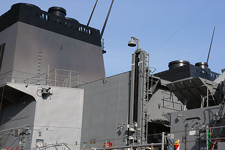 海上自衛隊　むらさめ型護衛艦「いなづま」のMk48：垂直式短SAM発射装置（VLS for Short range SAM）