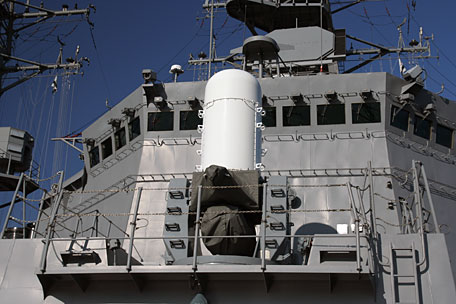 海上自衛隊　むらさめ型護衛艦「いなづま」の高性能20mm機関砲（CIWS）