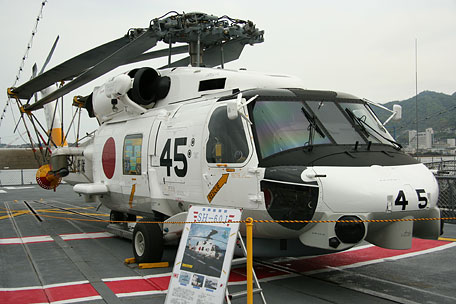 DDH-141「はるな」艦上のSH-60J