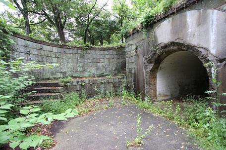 三高山堡塁 砲側庫