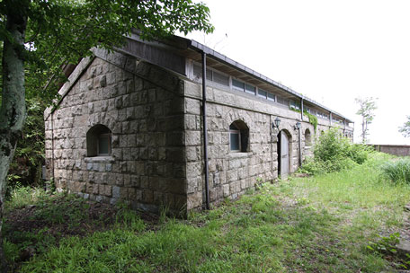 三高山堡塁 兵舎