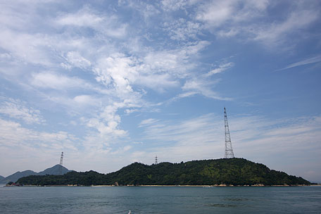 船からみた大久野島