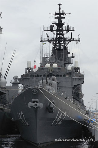 ヘリコプター搭載護衛艦DDH ひえい 正面より