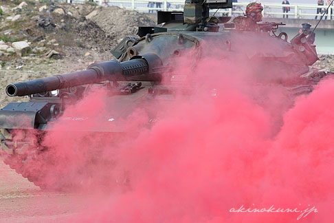 訓練展示 敵戦車に命中