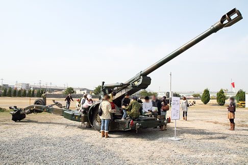 装備品展示 155mmりゅう弾砲FH-70