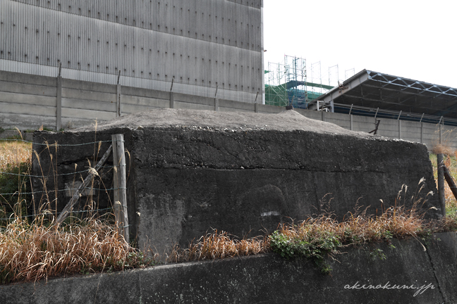 岩国陸軍燃料廠の防空壕跡 そばから見てみる１