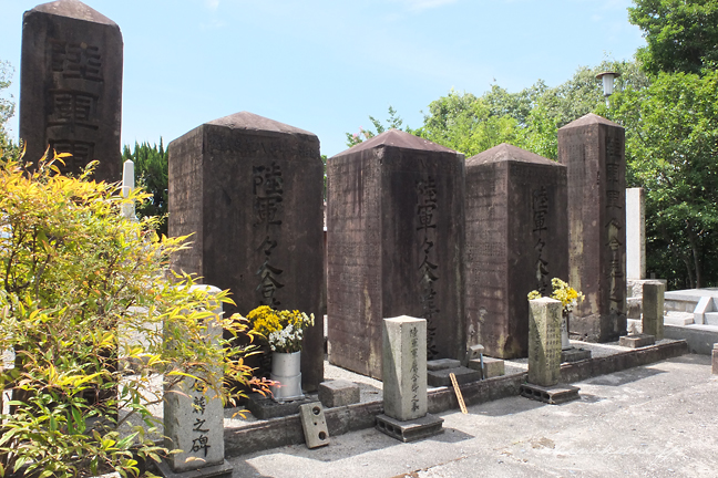 比治山陸軍墓地 並ぶ5つの墓石