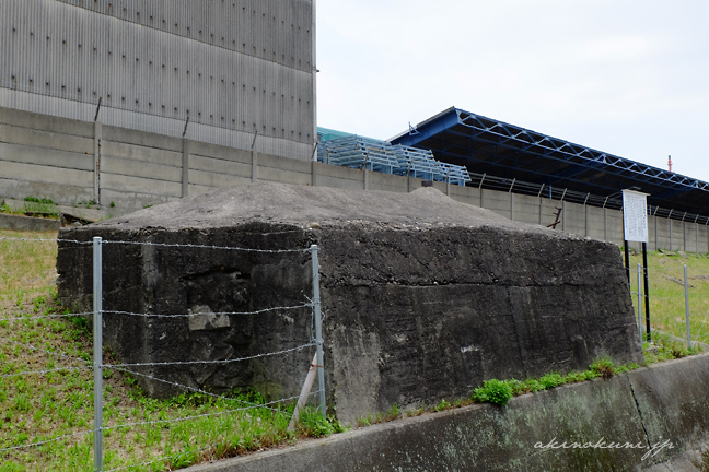 表示板がついた岩国陸軍燃料廠の防空壕跡