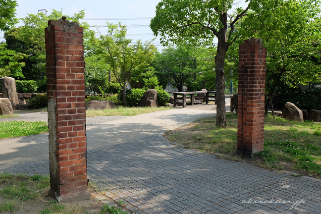 緑町公園にある将校集会所の門柱