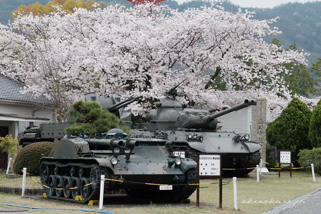 海田市駐屯地の60式自走106ミリ無反動砲、自走式高射機関砲、61式戦車