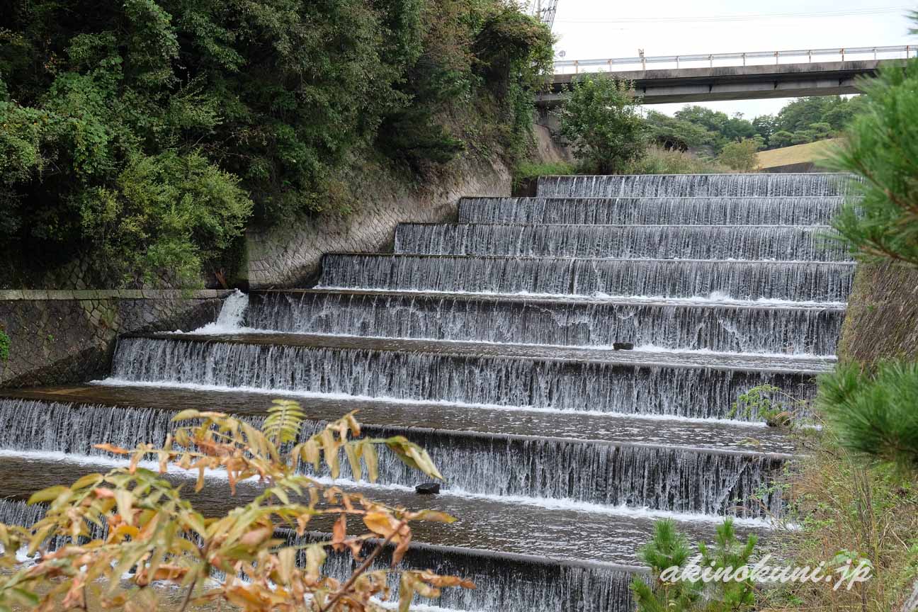 本庄水源地　横を流れる二河川