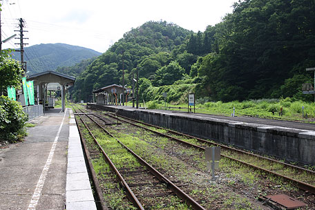 芸備線 備後落合駅１番ホームから新見方面をみる