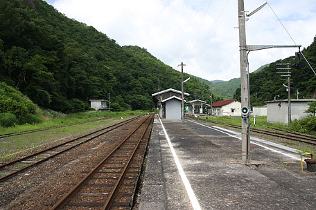 芸備線 備後落合駅３番ホームから三次方面をみる