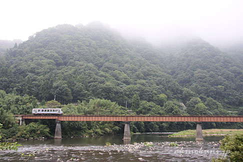 三江線 式敷～香淀の橋りょうを渡るキハ120系