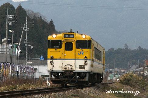 芸備線 上深川～中深川間の直線を走るキハ40系1両