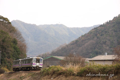 上深川～中深川間を走るキハ120形