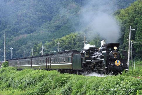 篠目駅を出発したSLやまぐち号 2