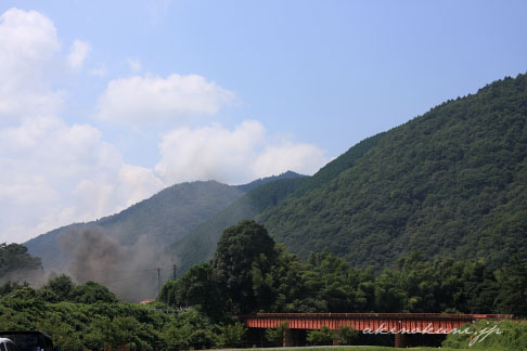 山口線 長門峡駅に止まるSLやまぐちの煙