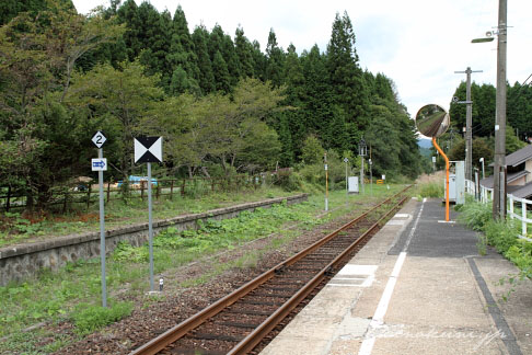 芸備線道後山駅 ホーム 備後落合方面をみる