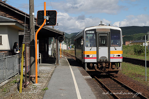 芸備線野馳駅 駅標