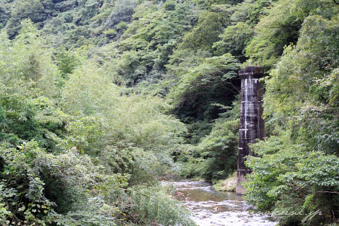 今福線 県道301号 橋脚（左が今福側）