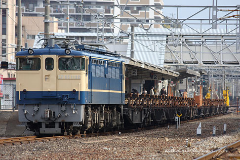 EF65 1132番とチキ