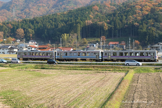 白木山駅を出発した1832D（キハ120系3両編成）