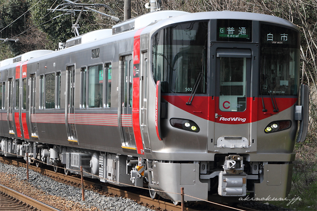JR西日本新型227系車両 先頭車両