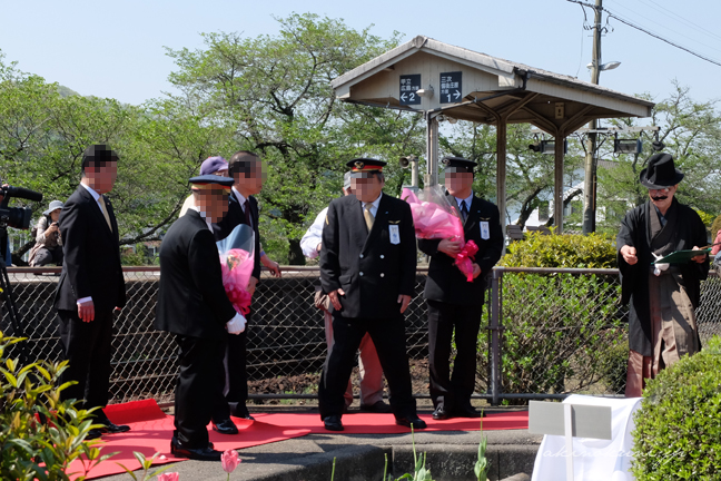 志和地駅 芸備線100周年記念碑の除幕式