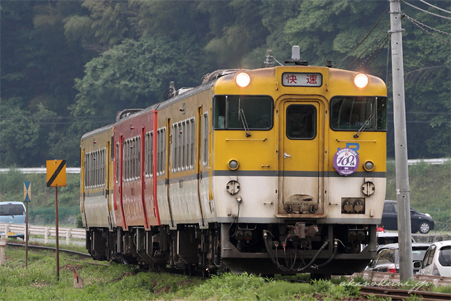 芸備線100周年記念ヘッドマークをつけたみよしライナー 白木山駅を過ぎたところで 1