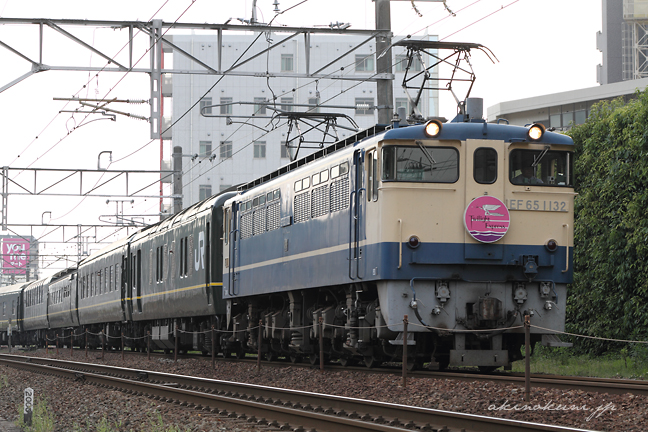 トワイライトエクスプレス EF65 1132が牽引しています