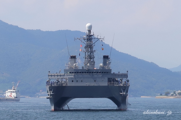 音響測定艦 ひびき AOS-5202