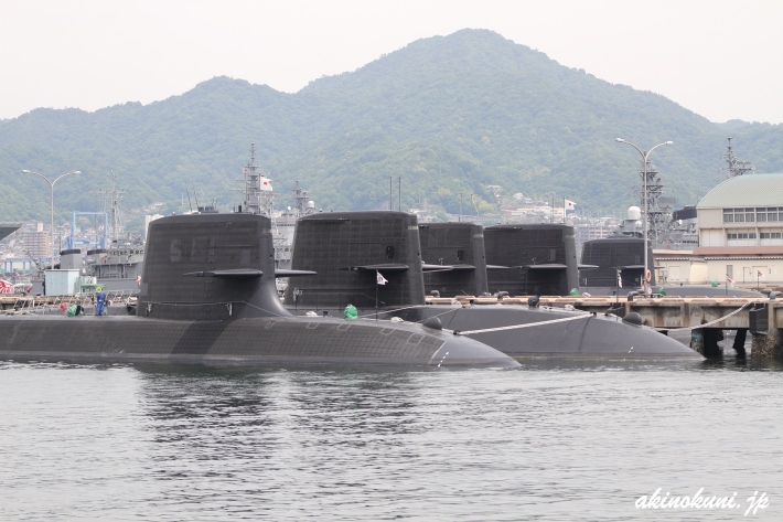 キレイに並んだ潜水艦たち