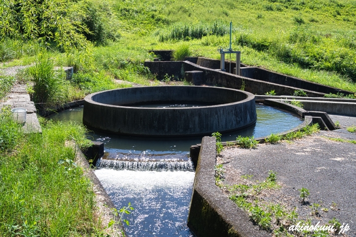千足池の円筒分水