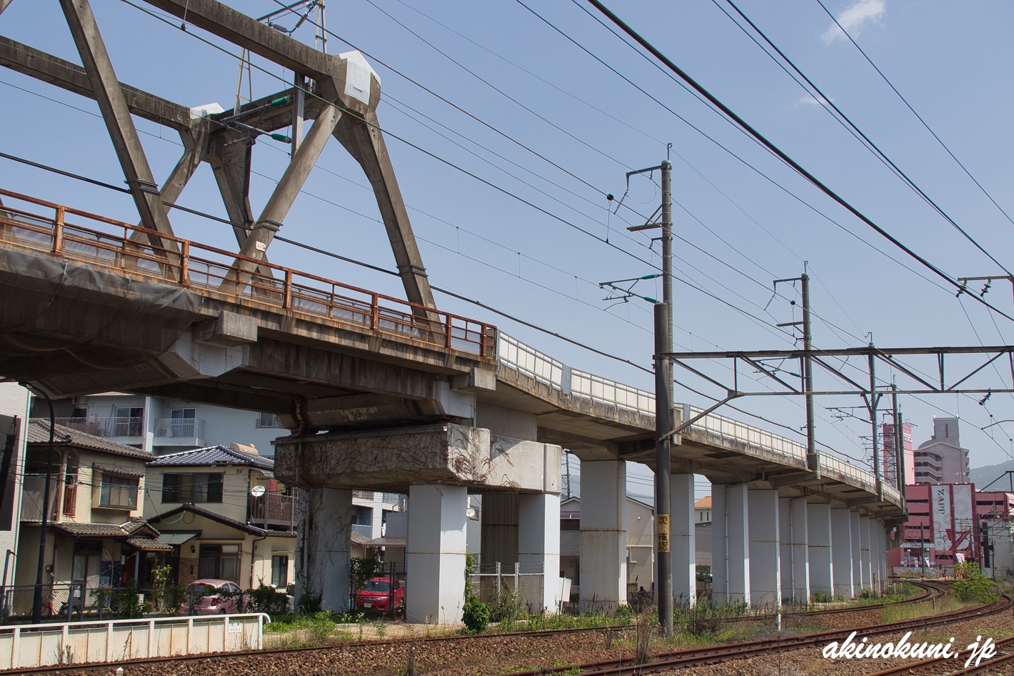 この先に新幹線車両基地