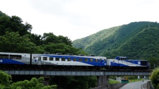 小鳥原川橋梁を渡るおろち号（油木駅へ）