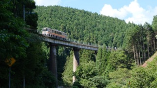 第一小鳥原川橋梁を渡る444D 2023年8月19日