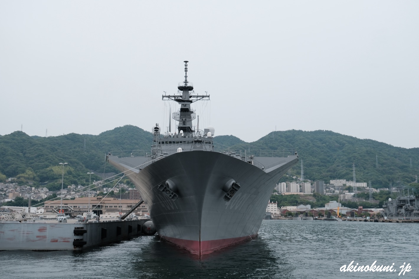 呉湾艦船めぐり 2025年5月29日 おおすみがFバースに出船で