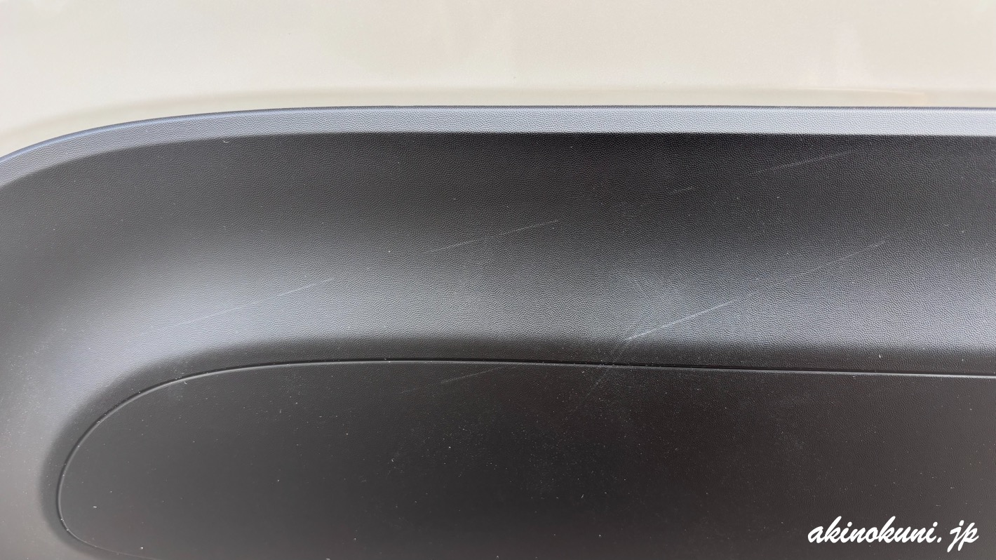 交換したエアバンプに傷