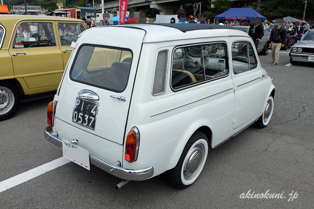 第5回呉オールドモータースミーティング　フィアット500ジャルディニエラ（FIAT500 giardiniera）　後ろから